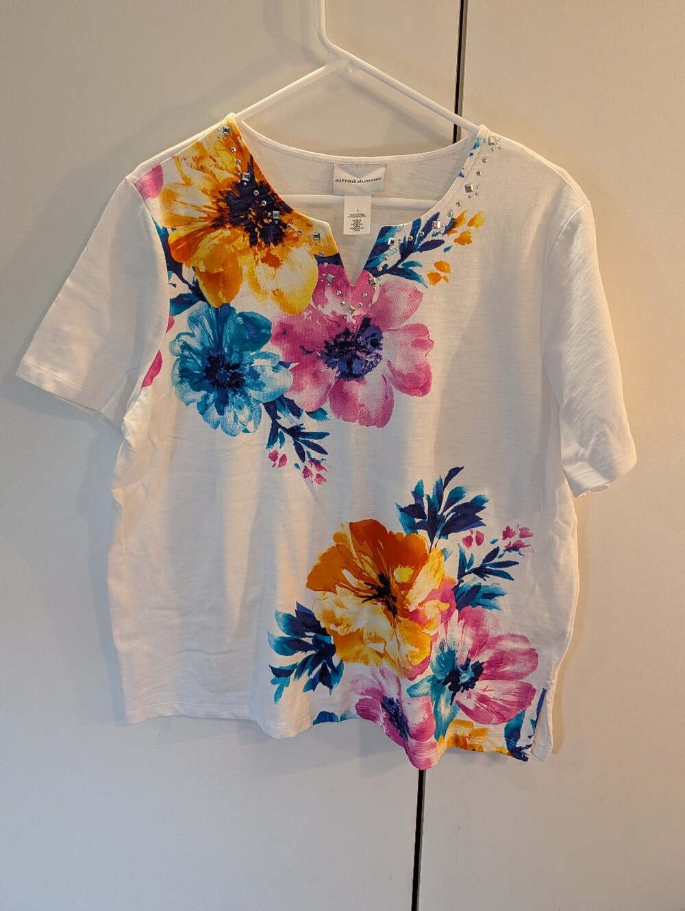Alfred Dunner White Short Sleeve Floral V-Notch Top